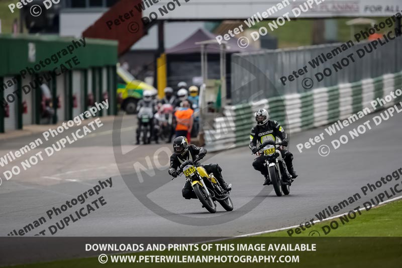 Vintage motorcycle club;eventdigitalimages;mallory park;mallory park trackday photographs;no limits trackdays;peter wileman photography;trackday digital images;trackday photos;vmcc festival 1000 bikes photographs
